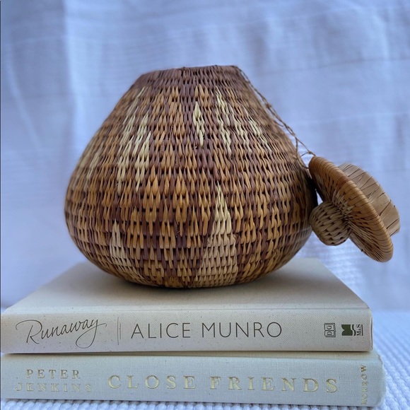 Vintage Handmade Storage Basket with Lid ****RARE FIND***** - Picture 4 of 4